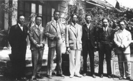 钱端升、陈岱孙、金岳霖、张奚若等人的合影 钱端升、陈岱孙、金岳霖、张奚若等人的合影