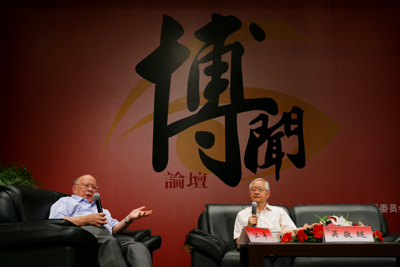 在中国政法大学,对话著名法学家江平 在中国政法大学,对话著名法学家江平