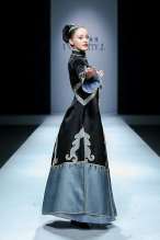 中国国际时装周 王力可T台秀