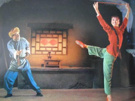 图1 《白毛女》剧照(右:喜儿)
图1 《白毛女》剧照(右:喜儿)