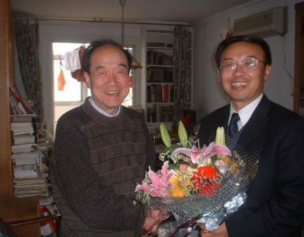 邵燕祥(左) 邵燕祥(左)