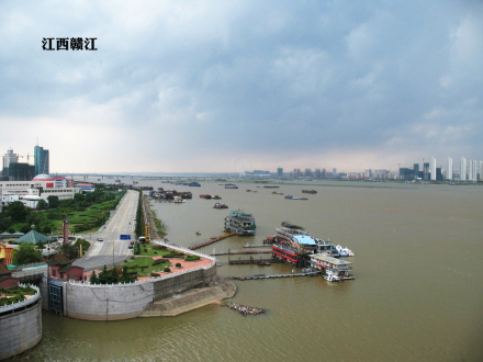 从滕王阁眺望赣江 从滕王阁眺望赣江