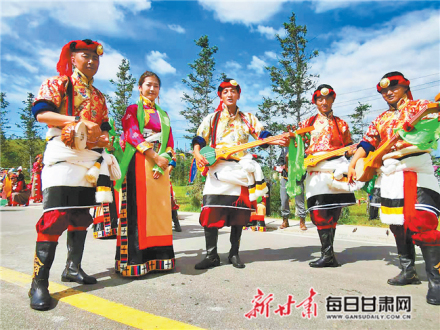 甘南草原儿女唱起欢歌 甘南草原儿女唱起欢歌