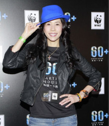 莫文蔚参加“地球一小时”公益活动 莫文蔚参加“地球一小时”公益活动