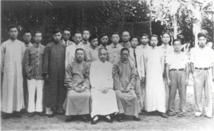 钱穆为前排右一 钱穆为前排右一