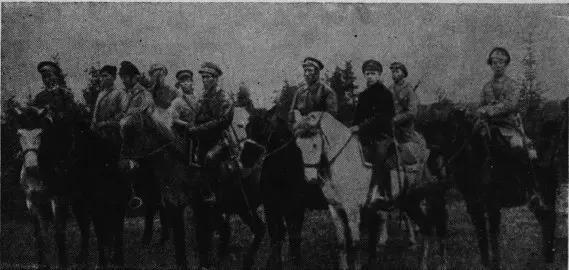 “红鹰团”骑兵分队