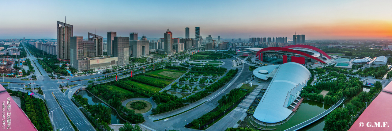 河西新城一期（右侧为奥体中心）