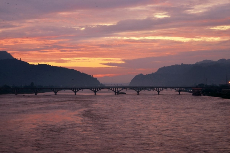 两山夹一江——夹江