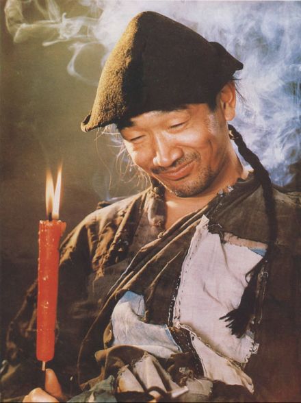 严顺开饰演的阿Q 严顺开饰演的阿Q