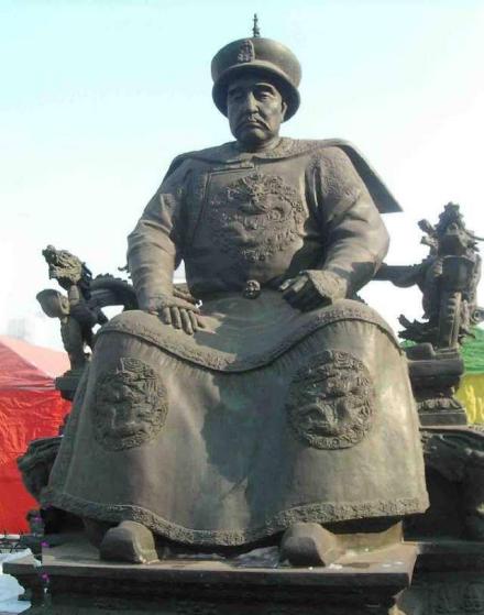 努尔哈赤雕像 努尔哈赤雕像