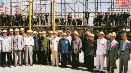 伍修权与部分建馆委员会委员视察工地 伍修权与部分建馆委员会委员视察工地