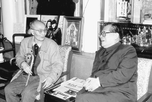 江泽民同志与张爱萍同志亲切交谈 江泽民同志与张爱萍同志亲切交谈