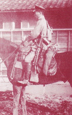 装在骑兵步枪携带行囊中的三八式骑兵步枪 装在骑兵步枪携带行囊中的三八式骑兵步枪