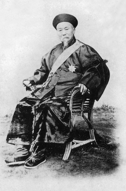 出访欧美时的李鸿章,佩戴英国赠予的大十字级皇家维多利亚勋章
出访欧美时的李鸿章,佩戴英国赠予的大十字级皇家维多利亚勋章