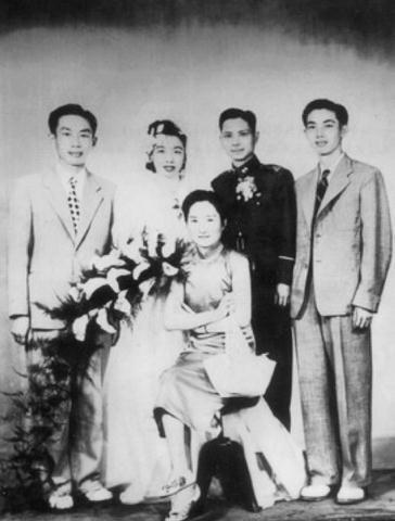 陆小曼参加侄女宗麟婚宴合影 陆小曼参加侄女宗麟婚宴合影