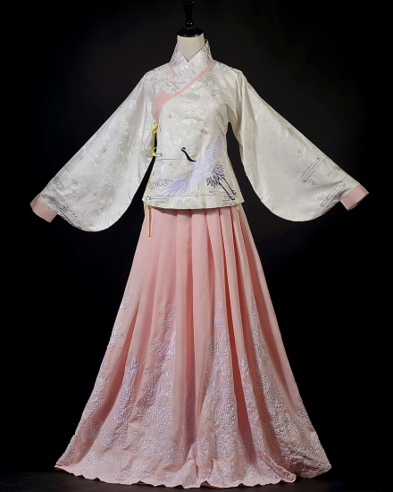 汉族女子传统服饰袄裙 汉族女子传统服饰袄裙