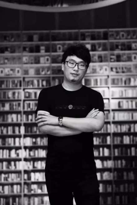 2019年仲夏,在白洋淀诗会上留念 2019年仲夏,在白洋淀诗会上留念