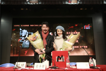 张子健在颁奖礼上