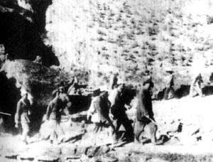 毛泽东率中央机关在转战役陕北的途中 毛泽东率中央机关在转战役陕北的途中