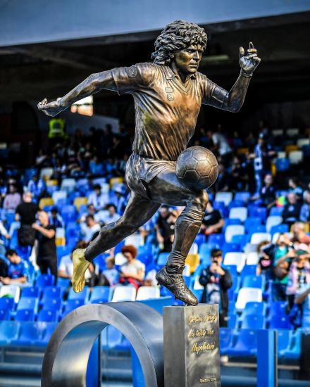 马拉多纳雕像 马拉多纳雕像