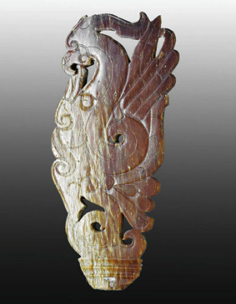 西汉·立凤形红玉佩