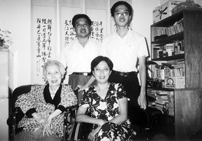 王映霞和女儿一家
王映霞和女儿一家