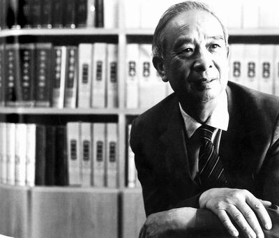 习近平看望汤一介
习近平看望汤一介