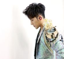 扎西参加央视星光大道超级版的比赛