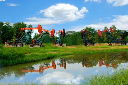 唐河境内的河南油田 唐河境内的河南油田