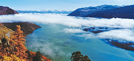 壮丽秀美的阿尔泰山
壮丽秀美的阿尔泰山