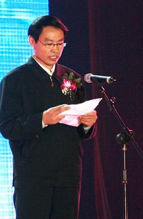 茅盾文学奖颁奖典礼上周大新发表获奖感言 茅盾文学奖颁奖典礼上周大新发表获奖感言