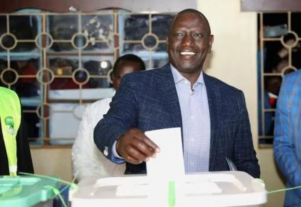 威廉·鲁托在大选期间投票
威廉·鲁托在大选期间投票