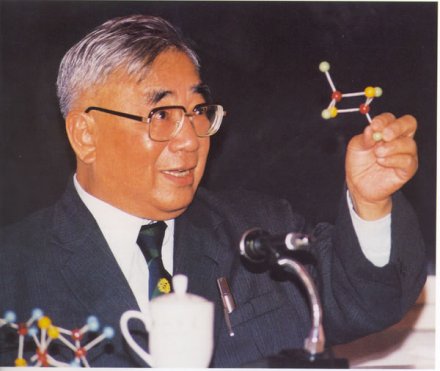 福州大学创始人之一卢嘉锡院士 福州大学创始人之一卢嘉锡院士