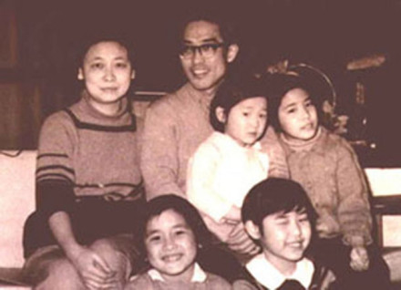 余光中与家人合影 余光中与家人合影