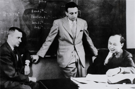 1949年,钱学森(右)在美国加州理工学院 1949年,钱学森(右)在美国加州理工学院