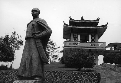 蕉岭县蕉城镇的丘逢甲纪念亭和丘逢甲像 蕉岭县蕉城镇的丘逢甲纪念亭和丘逢甲像