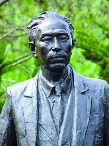 茅盾塑像 茅盾塑像