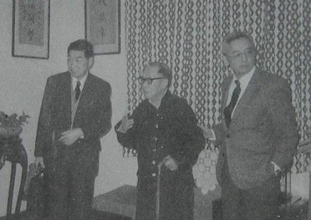 钱穆与严耕望(左)、余英时(右) 钱穆与严耕望(左)、余英时(右)