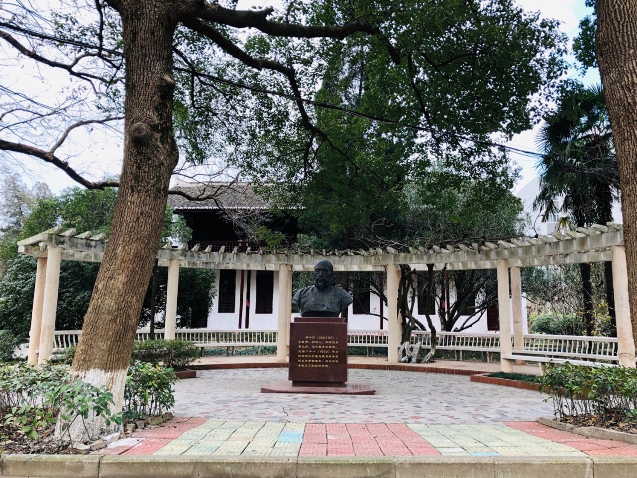 桐城中学吴汝纶雕像