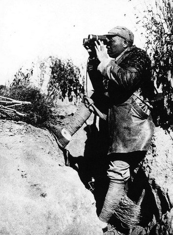 彭德怀亲属在追悼大会上合影(1978年) 彭德怀亲属在追悼大会上合影(1978年)