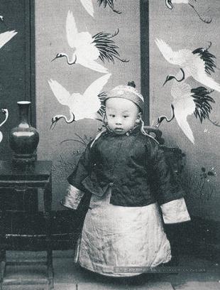 三岁的宣统帝溥仪 三岁的宣统帝溥仪