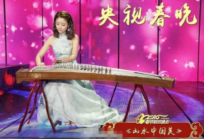 央视春节联欢晚会歌曲《山水中国美》林心如演奏扬州筝 央视春节联欢晚会歌曲《山水中国美》林心如演奏扬州筝
