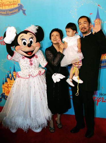 张国立和邓婕出席活动 张国立和邓婕出席活动