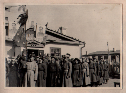 1945年参与投票群众 1945年参与投票群众