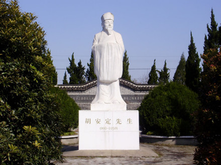 胡安定墓园像 胡安定墓园像