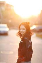 谭松韵户外写真