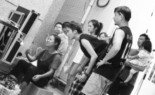 王蓝目导演在网剧《我的男月嫂》拍摄现场 王蓝目导演在网剧《我的男月嫂》拍摄现场