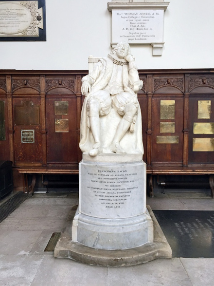 三一学院中的培根雕像 三一学院中的培根雕像