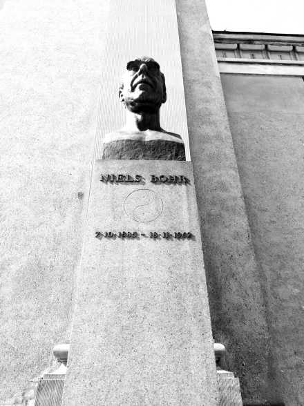 玻尔雕像 哥本哈根大学 玻尔雕像 哥本哈根大学