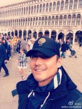 胡兵威尼斯拍戏 晒自拍胡茬显沧桑